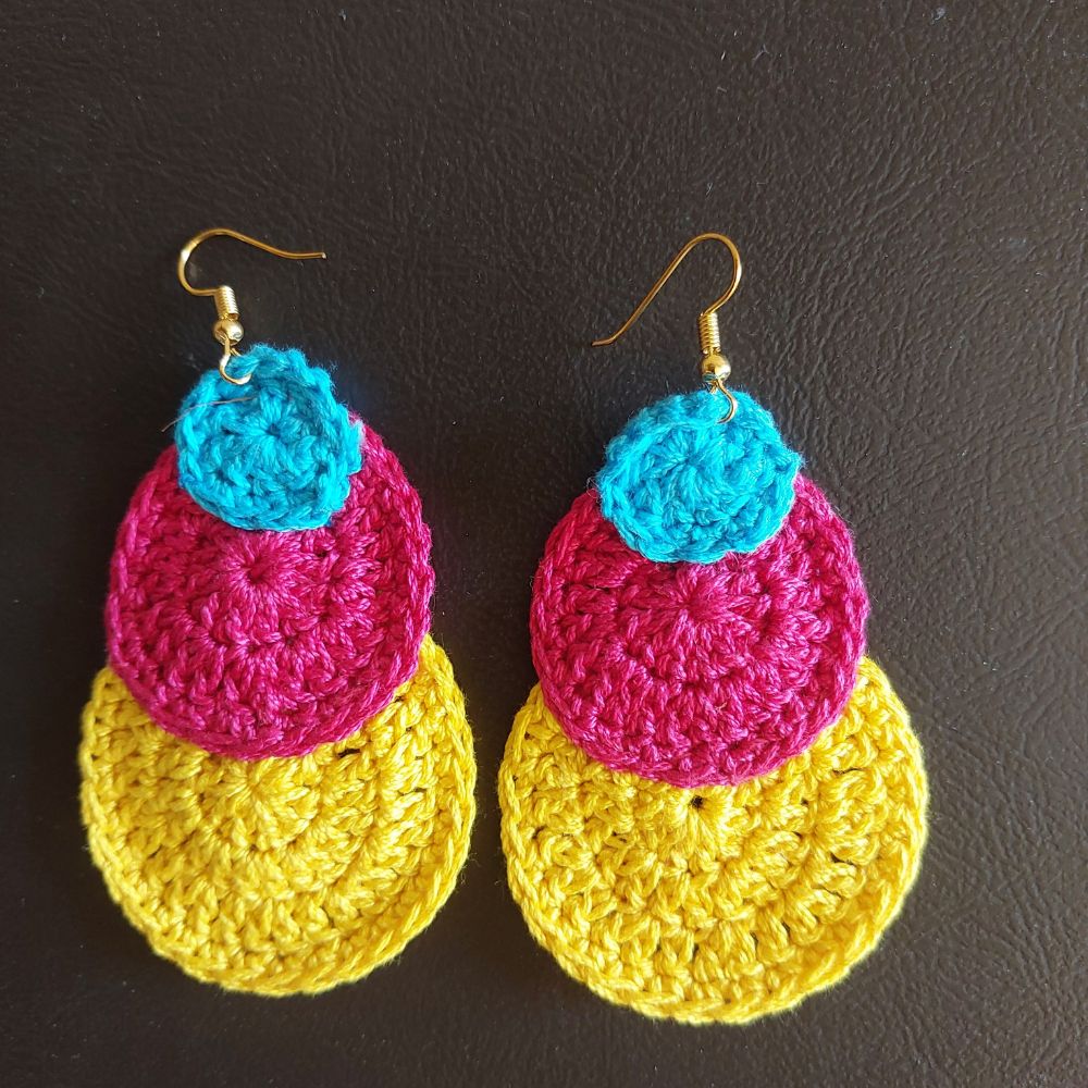  Bobbles and Scallops Crochet Earring